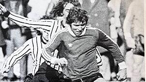 Ein Torjäger vor dem Herrn: Alfred Deiringer (vorne gegen zwei Verteidiger des FC Emmendingen) ist gestorben.