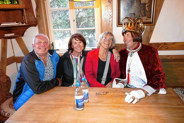 Bild 34: ACE feiern zu ihem 50. in ihrem Lustschloss auf der Hofwiese ein spektakuläres Geburtstagsfest