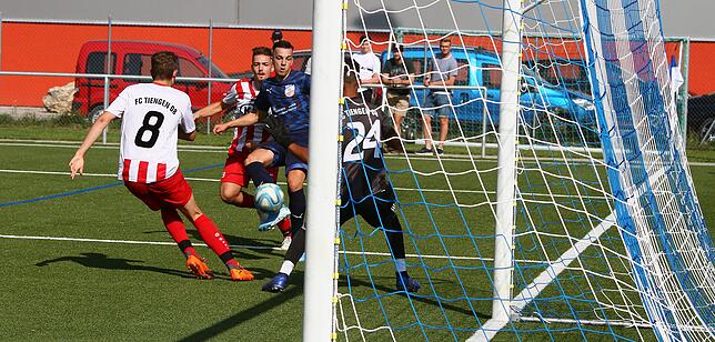 Bild 8: VfB Waldshut bezwingt den FC Tiengen 08 mit 4:0 im Derby &ndash; und wir haben Bilder!