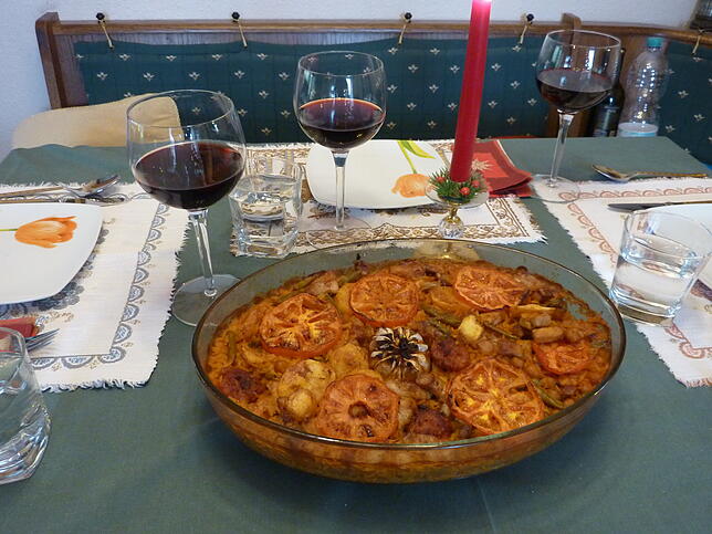 Guten Appetit! In Spanien trinkt man zu einem guten Essen gern einen Wein.