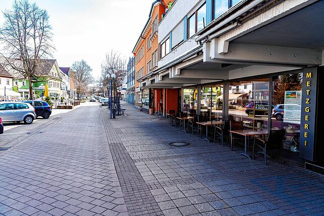 Die Geschäfte in der Bad Dürrheimer Friedrichstraße sind verwaist. Seit Mittwoch dieser Woche müssen alle schließen, nur die ...