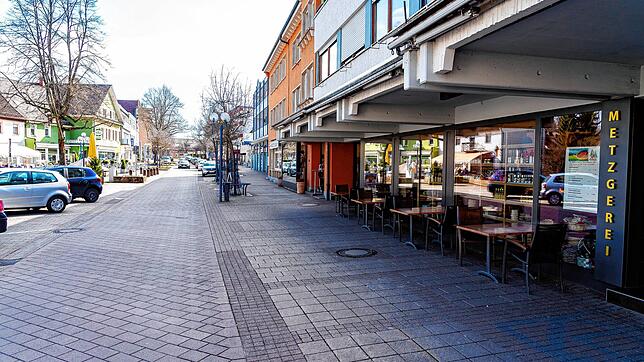 Die Geschäfte in der Bad Dürrheimer Friedrichstraße sind verwaist. Seit Mittwoch dieser Woche müssen alle schließen, nur die ...