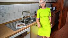 Pfarrerin Sigrid Süss-Egervari in der Küche des Meersburger Martin-Luther-Hauses, wo künftig das Essen für den offenen Mittagstisch ...