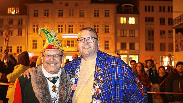 Bild 27: Die Fasnacht wird verbrannt. Hunderte Narren nehmen in Konstanz Abschied