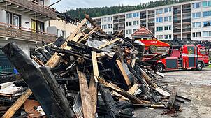 Erhebliche Schäden richtet der Brand eines Mehrfamilienhauses in St. Blasien Ende Mai an. Es wird nach Lösungen gesucht. Foto: Lina Boegel