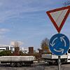 Der Kreisverkehr an Dürrheimer und Breslauer Straße ist ramponiert. Nächste Woche wird der Fahrbahnbelag erneuert.