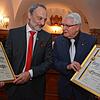 Zwei ausgezeichnete Sportler und Kameraden: Bertold Wurster (links) und Harry-Rolf Ropertz verlieh der TuS Meersburg die rare ...