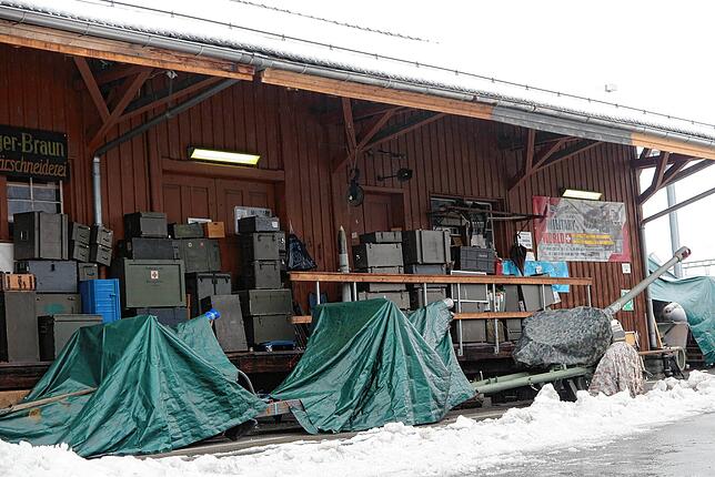 Bild 2: Ein Trödelladen voller Nazi-Plunder am Bodensee: Wie kann das legal sein?