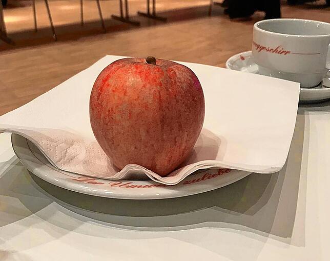 Ein Mal gab es Obst für die Redakteure.