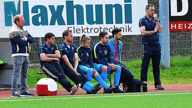 Betretene Mienen: Schweigen und Ratlosigkeit herrschte nach dem historischen 1:7-Debakel des SV Buch beim FC Zell auf der Bank. ...