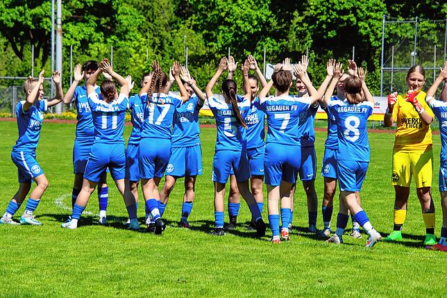 Bild 2: B-Juniorinnen des Hegauer FV unterliegen dem SC Freiburg! Das sind die Bilder des Endspiels