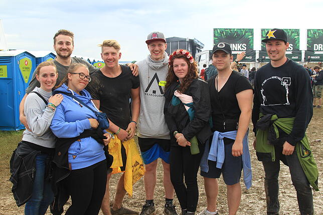 Bild 19: Das miese Wetter kann die Stimmung auf dem Southside nicht trüben: Hier sehen Sie die Bilder vom Festival-Samstag
