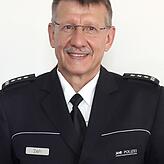„Betrunkene Jugendliche unter 16 Jahren werden mit aufs Polizeirevier genommen, wo sie von den Eltern abgeholt werden ...