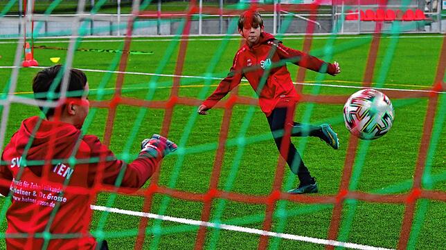 Zurück auf den Platz: Die drei baden-württembergischen Fußballverbände fordern in einem Schreiben an die Politik erneut Öffnungsschritte ...