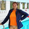 Ursula Klaußner (69) am Becken im Konstanzer Rheinstrandbad.