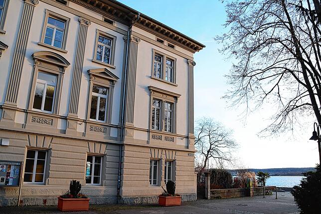 Der Sitz des Evangelischen Kirchenbezirks Überlingen-Stockach, gleichzeitig auch Wohnort der Familie Klusmann.
