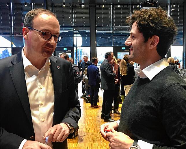 Beim Bürgerempfang der Stadt Konstanz zum Jahresbeginn 2020 treffen Oberbürgermeister Uli Burchardt (links) und einer seiner ...