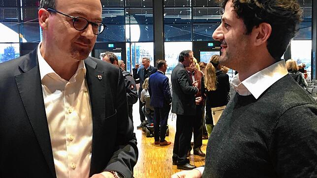 Beim Bürgerempfang der Stadt Konstanz zum Jahresbeginn 2020 treffen Oberbürgermeister Uli Burchardt (links) und einer seiner ...