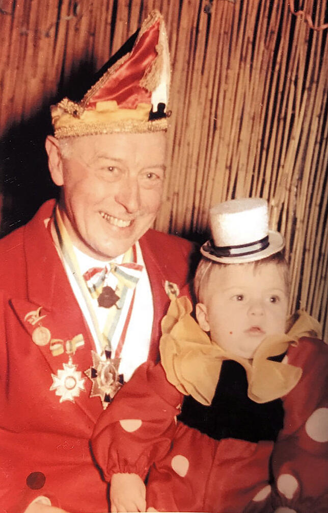 Kurtle mit seinem Vater Wilhelm Anfang der 50er Jahre. Wilhelm war Kanzleirat der Niederbürgler.