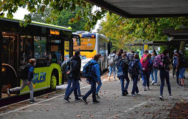 Um den von den Verkehrsbetrieben gewünschten gestaffelten Unterrichtsbeginn zu planen ist es nun, nach den Ferien, zu spät.