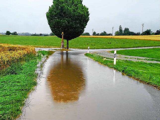 Bild 7: Bilder von den Wassermassen in Mühlingen nach dem Unwetter am Donnerstag