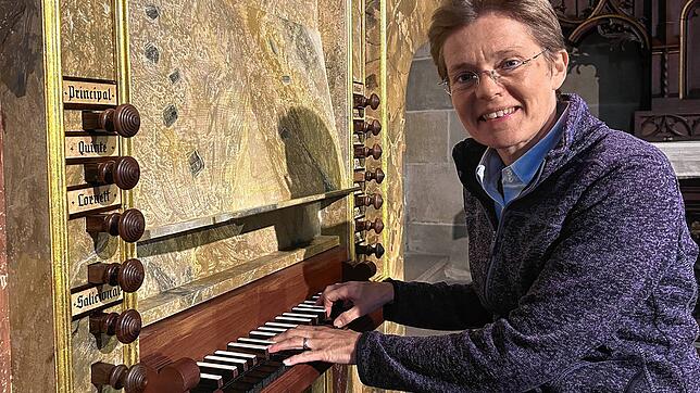 Münsterkantorin Melanie Jäger-Waldau spielt seit 30 Jahren an der Marienorgel in Sankt Nikolaus. Als 24-Jährige setzte sie sich gegen 30 ...