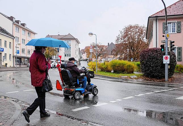 Erschwert sind in Gottmadingen die Bedingungen für Fußgänger, Rollstuhlfahrer und für Radler, die zum alten Rathaus oder zur Hebelschule ...