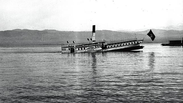 Die &bdquo;Säntis&ldquo; wurde 1933 aus Kostengründen im Bodensee versenkt.