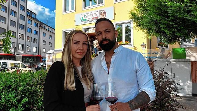 Selina Wöhrstein und ihr Verlobter Arsenio Campanile, der seit knapp zehn Jahren die Pizzeria Mamma Mia Ecke Theodor-Heuß-Straße und ...