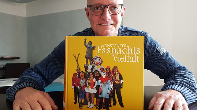 Dietmar Bronner und sein "Mammutprojekt": Der Konstanzer hat ein Buch über die Fasnacht seiner Heimatstadt entwickelt.