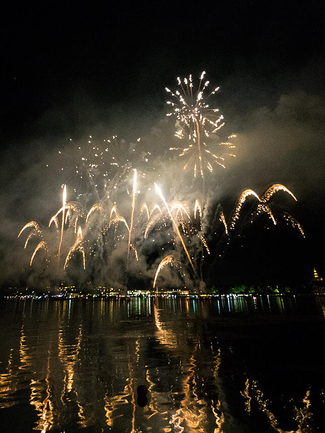 Bild 7: Das Seenachtfest-Feuerwerk vom Logenplatz am Yachthafen: Der Konstanzer Teil in Bildern