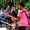 Lockere Atmosphäre im Freien, und das macht Lust auf mehr: Florian Ritz von der Band Delta Fuchs spielt beim Eigentonfestival vor den ...
