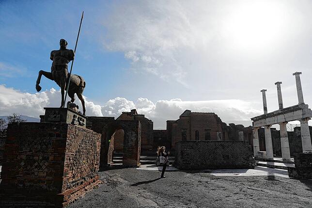 Die versunkene Stadt von Pompeji zählt zu den großen Touristenattraktionen Italiens.