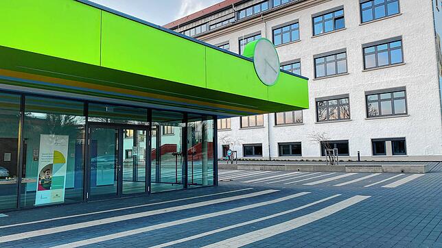 Die Schulen schließen ab Montag wieder: Hier die Grundschule am Härle in Pfullendorf.