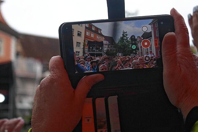 Bild 14: Kerstin Ott begeistert 2200 Fans vor dem Schloss