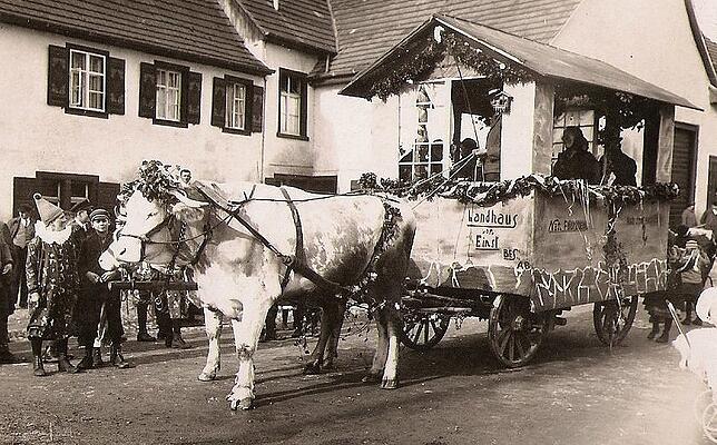 Umzug in Allensbach im Jahr 1927.