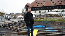Planer Thomas Stegmann auf dem Konzilsvorplatz. Die Unterkonstruktion für den Platz rund um den künftig runden Brunnen sind fertig. Der ...