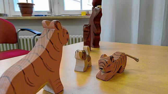 Eltern haben Sorgen, die Kinder stehen dazwischen und aufgrund der Corona-Verordnung gibt es kaum Raum auszuweichen: Viele Familien in ...