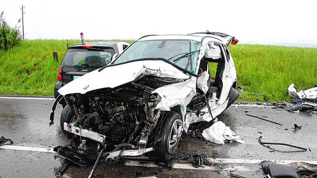 Die B3 13 ist derzeit zwischen Rohrdorf und Engelswies gesperrt. Eine 69-Jährige Frau verstarb nach einem Zusammenstoß. Der ...