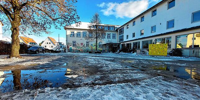 Im Zuge der Sanierungen betrachtet das Amt für Stadtplanung und Umwelt auch den Schulhof der Allmannsdorfer Grundschule neu. Unter ...