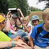 Die Fez-Kinder genießen die Traktorrundfahrt auf Hof Gasswies in Rechberg.