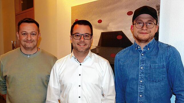 Die SV-Vorstandsmitglieder Patrick Bacher, Stefan Hauser und Luca Plumari (von links) erklären, warum es den Zuschuss der Kommune braucht.