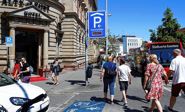 Lebhaft ging es auch auf dem Bahnhofplatz zu. Das Parkhaus Marktstätte ist traditionell eines der ersten Parkhäuser, die belegt sind.