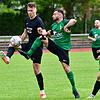 Ausgetanzt: Mit dem entfesselt aufspielenden zweifachen Torschützen Sascha Strazzeri (Mitte) hatten Tobias Ramsteiner (links) und ...