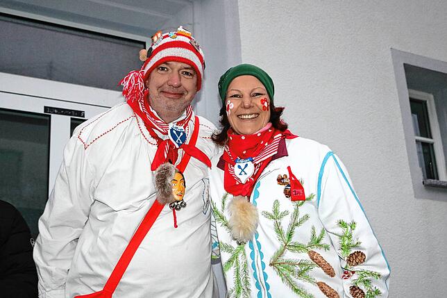 Die Löffinger Hansele Stefan Hofmann und Birthe Meder genießen das Treffen.