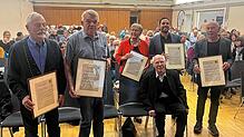 Die Geehrten des Abends (von links): Wolf-Dieter Specht, Ludwig Seeberger, Claudia Brackmeyer, die den Ehrenring der Gemeinde erhalten ...