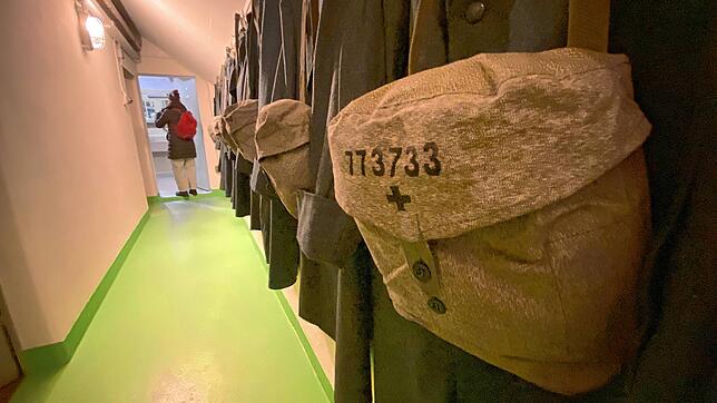 Einer der größten Bunker des Festungsgürtels Kreuzlingen ist der Kommandobunker, in dem bis zu 80 Menschen Platz fanden. Deren alte ...