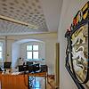 Der Saal des Radolfzeller Amtsgerichts: Hier musste sich ein 28-jähriger Mann aus Radolfzell wegen Betrugs verantworten. Er selbst sieht ...