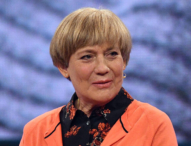 Die ehemalige Skirennläuferin Rosi Mittermaier bei einer Aufzeichnung der ZDF Fernsehshow "Wir lieben Fernsehen" in Köln.