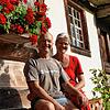Sie freuen sich schon aufs große Fest. Klaus und Silke Richter vor dem Röthenlochhof.